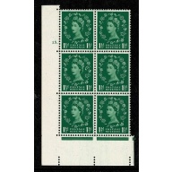 1955 1½d green. Watermark Edward's Crown. Cyl 15 dot block of six with "butterfly flaw". SG Spec. S26i
